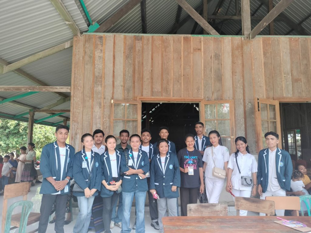 BUKAN CUMA VIBING, TAPI HELPING, MAHASISWA STIKES ST. ELISABETH BAWA SPIRIT PELAYANAN DI ZIARAH LELA